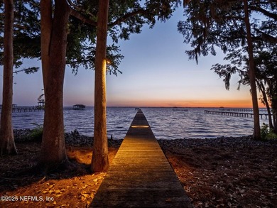 Discover this private modern riverfront estate on the Saint - photo 7