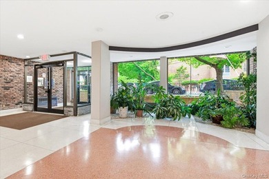 Affordable & Pet-Friendly Forest Hills Coop with Easy Street - photo 3