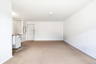 Affordable & Pet-Friendly Forest Hills Coop with Easy Street - photo 5