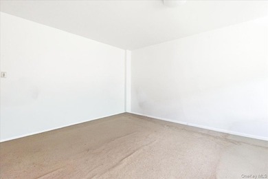 Affordable & Pet-Friendly Forest Hills Coop with Easy Street - photo 9