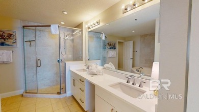 This beautifully refurbished 4-bedroom, 4-bath condominium - photo 17