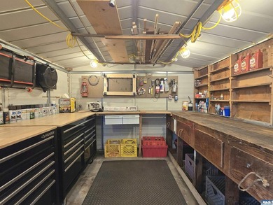 Move-in ready, comfortable double wide little gem located in - photo 17