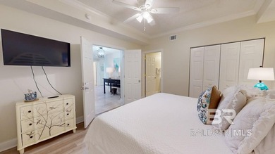 This beautifully refurbished 4-bedroom, 4-bath condominium - photo 22