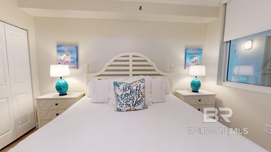 This beautifully refurbished 4-bedroom, 4-bath condominium - photo 23
