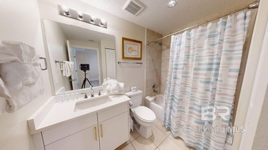 This beautifully refurbished 4-bedroom, 4-bath condominium - photo 26