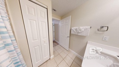 This beautifully refurbished 4-bedroom, 4-bath condominium - photo 27