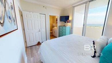 This beautifully refurbished 4-bedroom, 4-bath condominium - photo 29