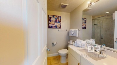 This beautifully refurbished 4-bedroom, 4-bath condominium - photo 34