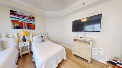 This beautifully refurbished 4-bedroom, 4-bath condominium - photo 39