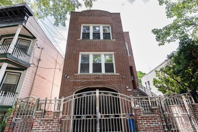 Delivered fully vacant. Over 3,300 sq ft, this large recently - photo 1