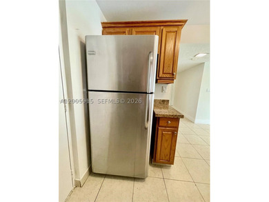 Cozy corner unit with lots of natural light 2 bedroom 2 bathroom - photo 3