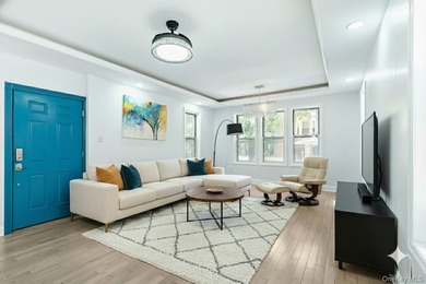 Delivered fully vacant. Over 3,300 sq ft, this large recently - photo 5