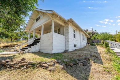 Lake Home For Sale in Klamath Falls, Oregon