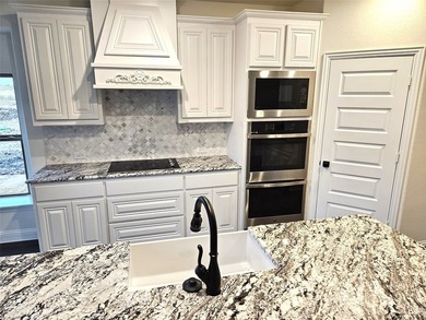 New Astoria Homes built in Rock Creek Resort. 6 car Super Stall - photo 4