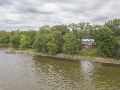 Genuinely unique MilleLacs Lake property with 250' of west - photo 4