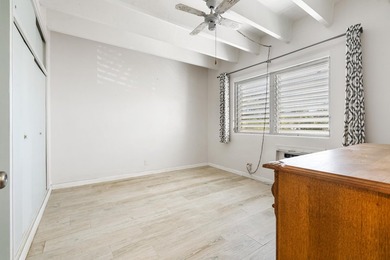 Welcome to this charming 1BR/1BA 55+ co-op in desirable Lake - photo 17