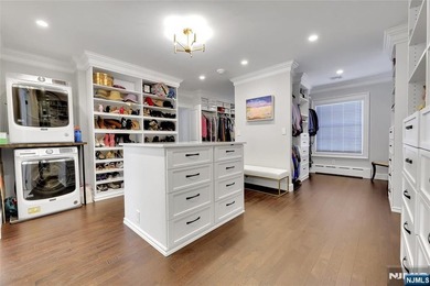 An extraordinary red-brick and stone colonial estate awaits on 2 - photo 23