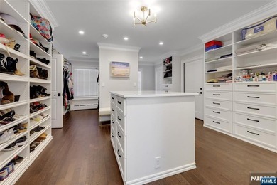 An extraordinary red-brick and stone colonial estate awaits on 2 - photo 24