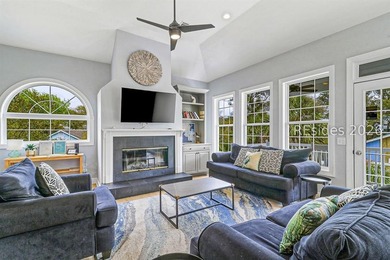 Experience the ultimate beach retreat 3 rows from the ocean - photo 6