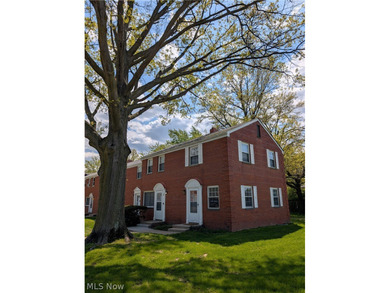 This move-in-ready 2-bedroom townhouse condo comes fully - photo 1
