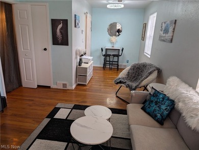 This move-in-ready 2-bedroom townhouse condo comes fully - photo 3