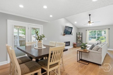 Welcome to the freedom and charm of Richmond Hill living! - photo 11