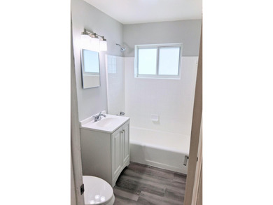 Beautifully renovated 3 Bedroom SINGLE FAMILY HOME in the - photo 11