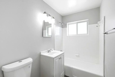 Beautifully renovated 3 Bedroom SINGLE FAMILY HOME in the - photo 12