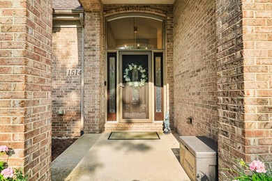 Exceptional 1st floor master custom home overlooking the 12th - photo 3