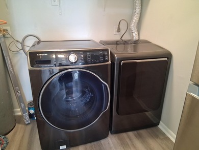 Beautifully renovated 3 Bedroom SINGLE FAMILY HOME in the - photo 13