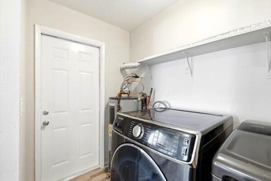 Beautifully renovated 3 Bedroom SINGLE FAMILY HOME in the - photo 14