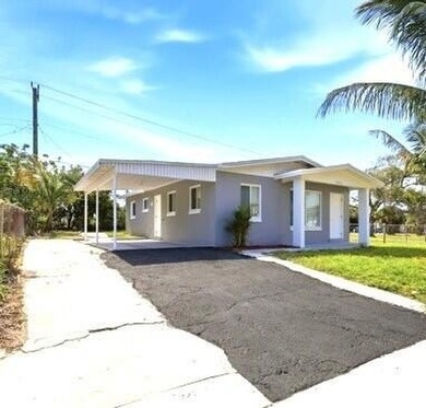 Beautifully renovated 3 Bedroom SINGLE FAMILY HOME in the - photo 15