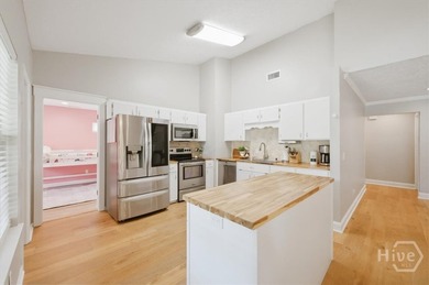 Welcome to the freedom and charm of Richmond Hill living! - photo 16