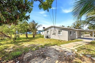 Beautifully renovated 3 Bedroom SINGLE FAMILY HOME in the - photo 17