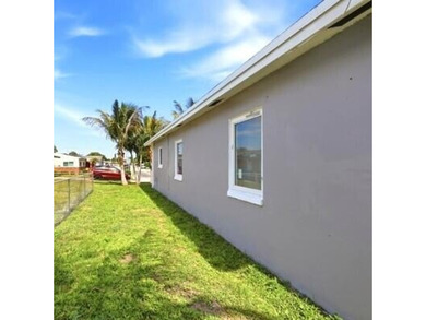 Beautifully renovated 3 Bedroom SINGLE FAMILY HOME in the - photo 18