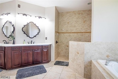 Welcome to this beautifully maintained pool home, ideally - photo 19