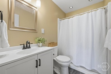 Welcome to the freedom and charm of Richmond Hill living! - photo 21