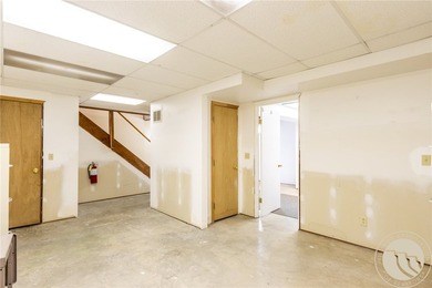 This spacious ranch-style home offering 7 bedrooms, 3.5 - photo 28