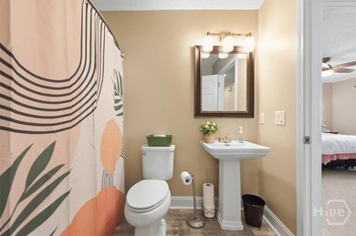 Welcome to the freedom and charm of Richmond Hill living! - photo 28
