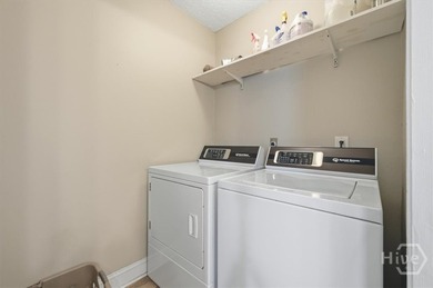 Welcome to the freedom and charm of Richmond Hill living! - photo 29