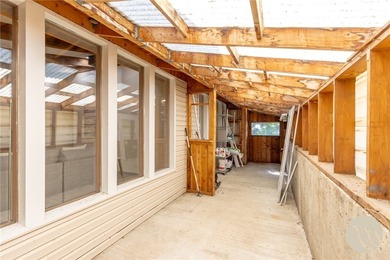 This spacious ranch-style home offering 7 bedrooms, 3.5 - photo 31