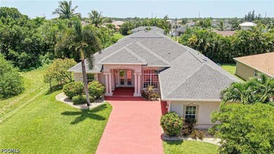 Welcome to this beautifully maintained pool home, ideally - photo 33