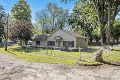 Duck Lake - Oakland County Home For Sale in Highland Michigan