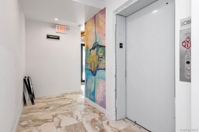 -Located in the heart of Flushing, this newly constructed 2023 - photo 4