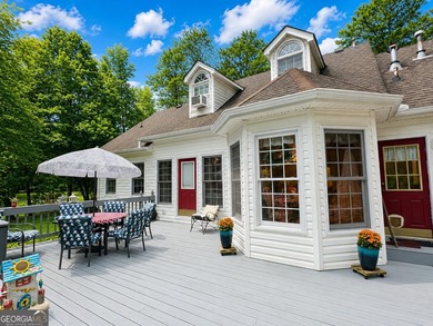 Welcome home to this beautiful 4-bedroom, 3-bath retreat nestled - photo 7