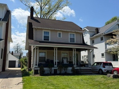 Charming single family home located in a very nice and quiet - photo 1