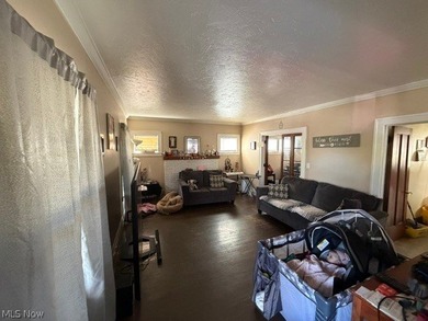 Charming single family home located in a very nice and quiet - photo 2