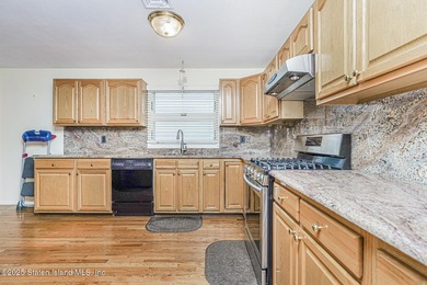 Welcome to 39 Selkirk Street located in a prime South Shore - photo 9