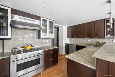 Welcome to Residence 11CD at 140 West End Avenue, a sprawling - photo 3
