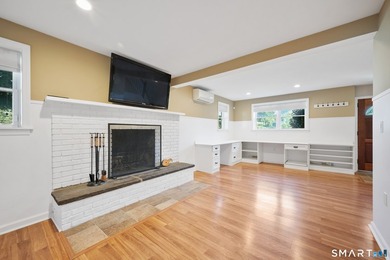 Welcome home to this charming and beautifully maintained - photo 14